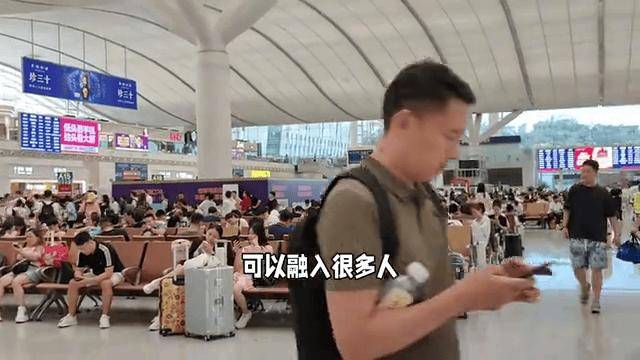 深圳：夏天的深圳北站，人山人海