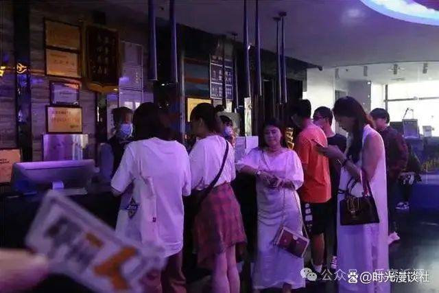 倒闭！倒闭！曾经的年轻人“聚会圣地”，如今为何无人问津了？