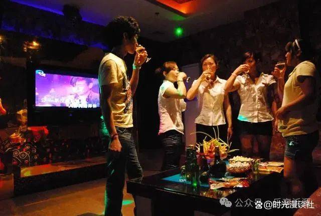 倒闭！倒闭！曾经的年轻人“聚会圣地”，如今为何无人问津了？