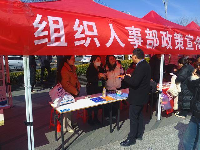 郑州高新区举办2025年春风行动专场招聘会