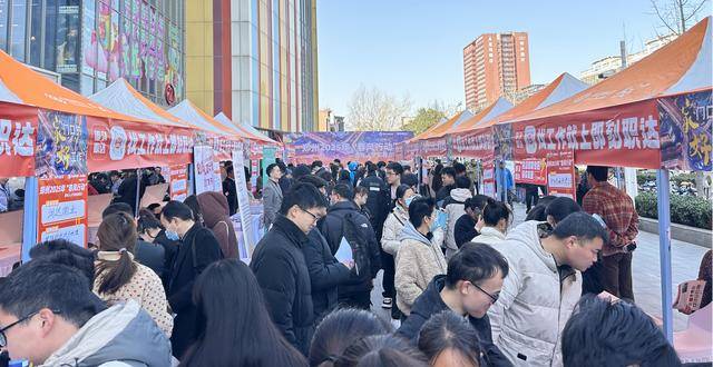 “团团帮忙”—郑州2025年“春风行动” 青年人才系列招聘会首场成功举办