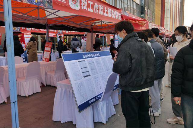 “团团帮忙”—郑州2025年“春风行动” 青年人才系列招聘会首场成功举办