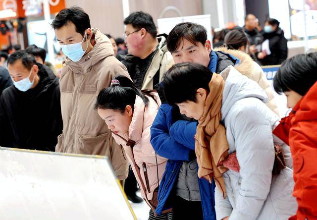 郑州16900+岗位“职”等你来 这场招聘会点燃青年就业热情