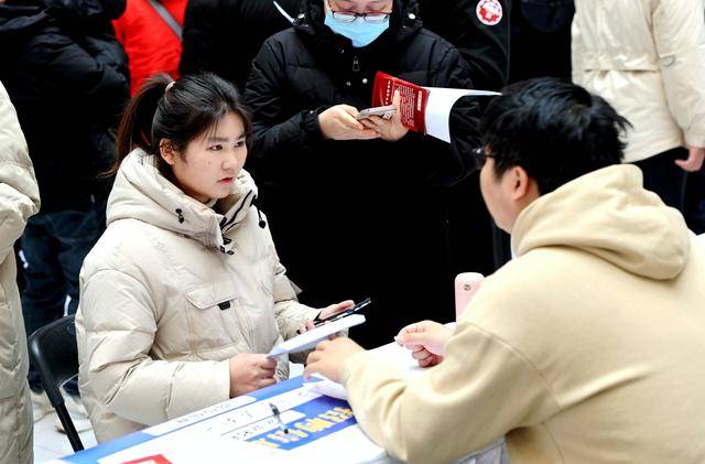 郑州16900+岗位“职”等你来 这场招聘会点燃青年就业热情