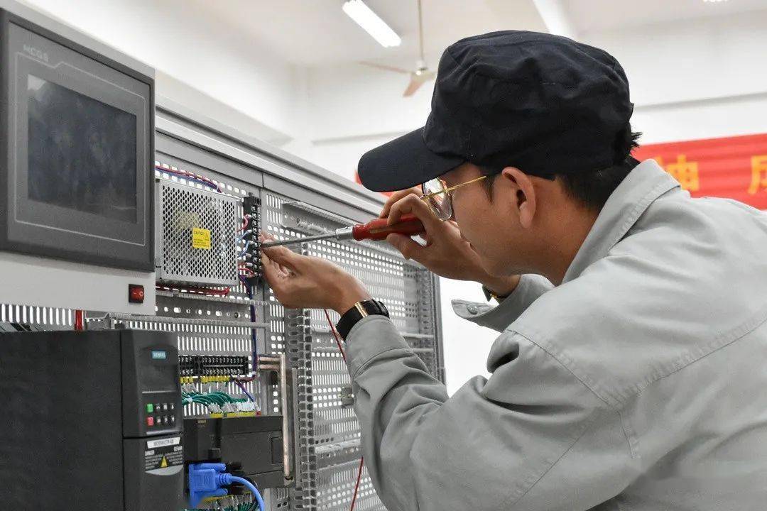 高压电工证考证攻略：报名资料、考试科目、备考技巧及难度解析
