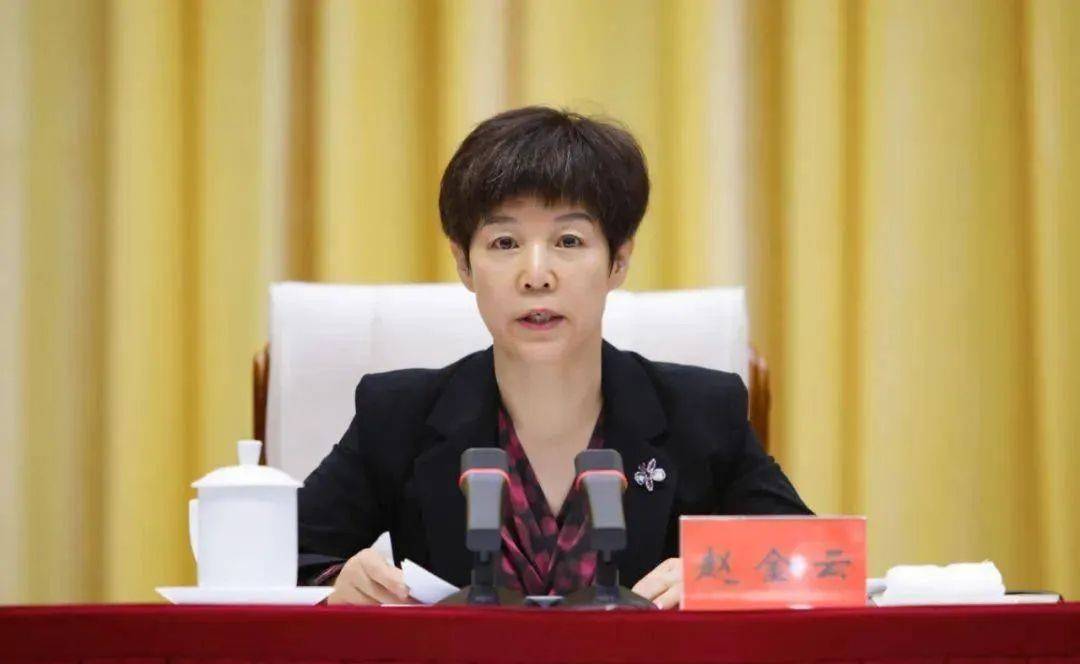 副部级赵金云，非法收受他人巨额财物，作为内幕信息知情人，在涉及对证券交易价格有重大影响的信息尚未公开前买入该证券，情节特别严重